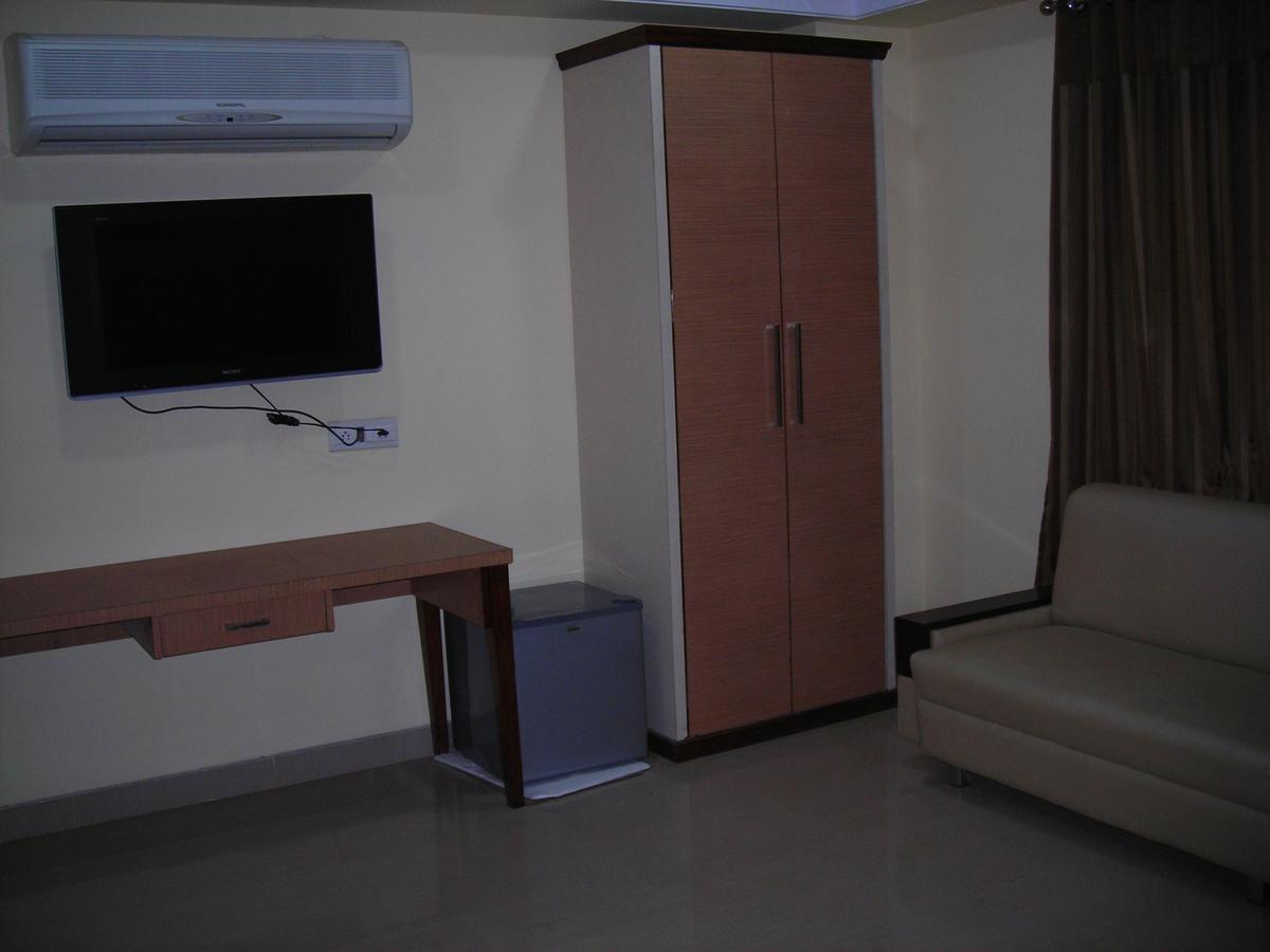 Rāipur Hotel Dolphin المظهر الخارجي الصورة