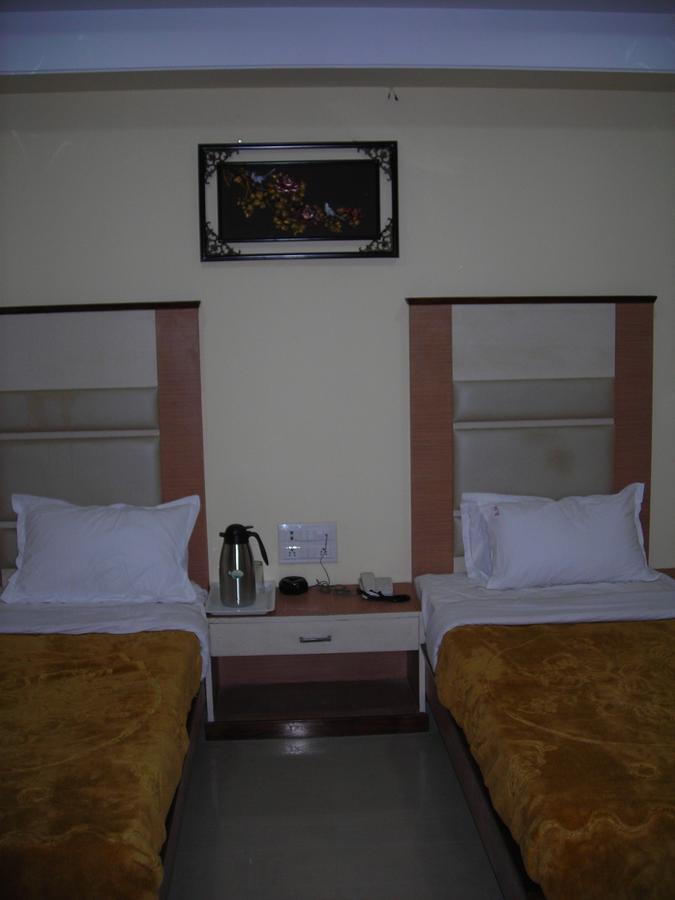 Rāipur Hotel Dolphin المظهر الخارجي الصورة